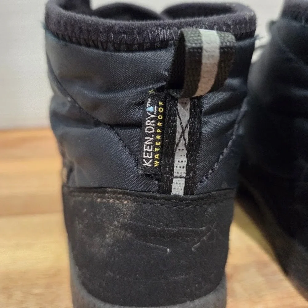 KEEN Howser II Waterproof Chukka Boots Kids Size 4 Black Winter Snow Shoes